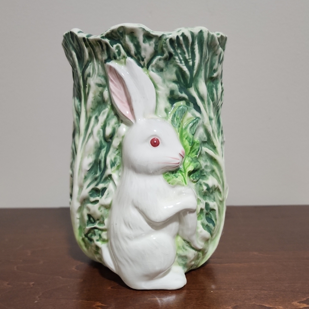 Beautiful Shafford Rabbit Patch Vase